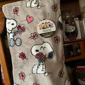 Snoopy valentines blanket grey